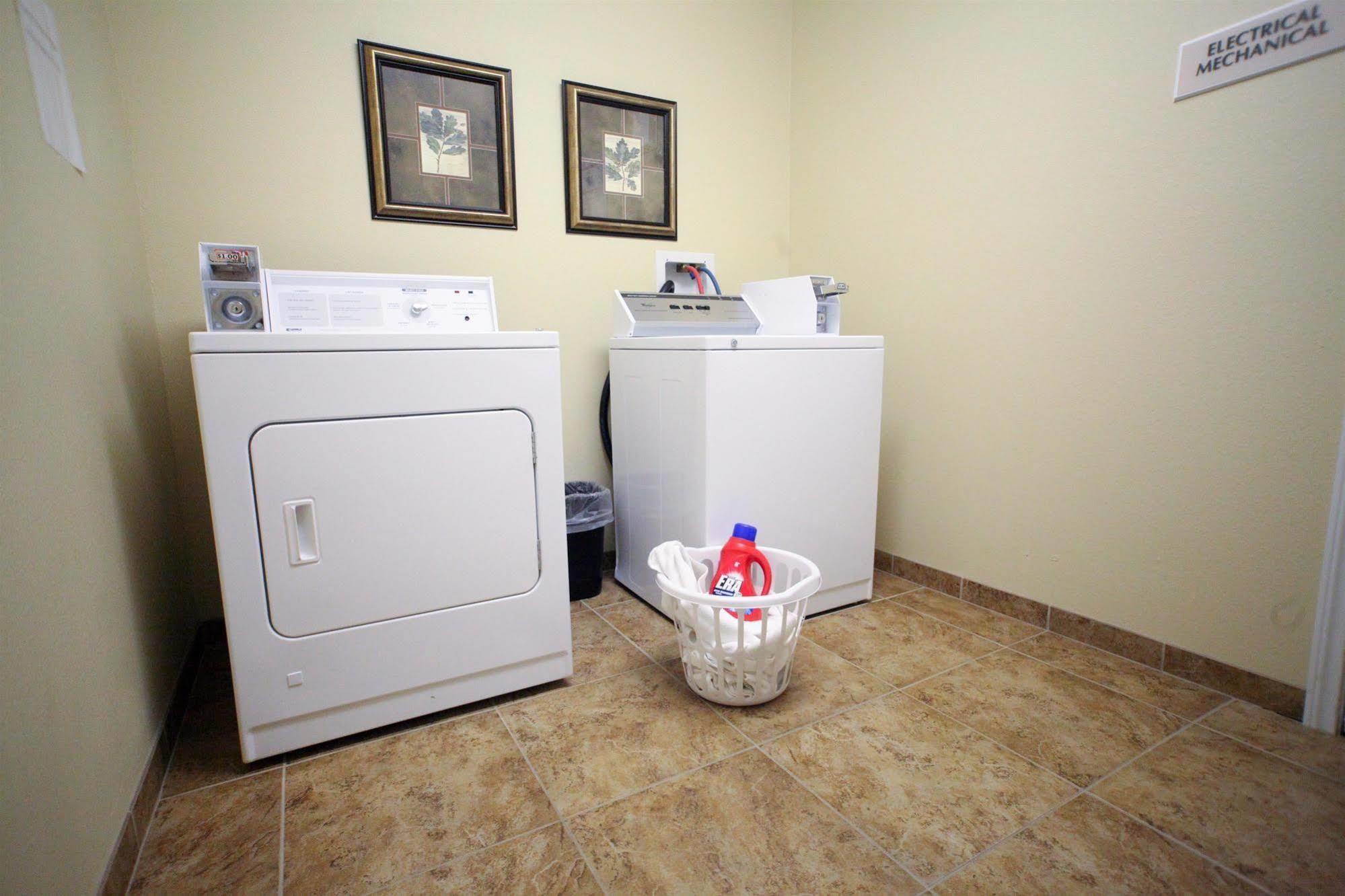 Grandstay Hotel & Suites Perham מראה חיצוני תמונה