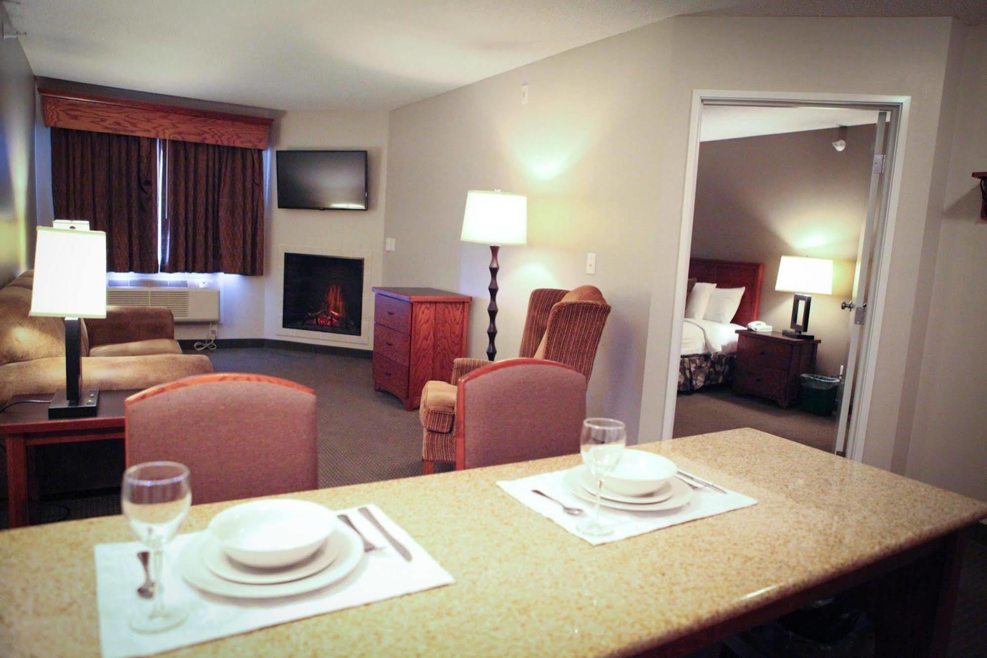 Grandstay Hotel & Suites Perham מראה חיצוני תמונה