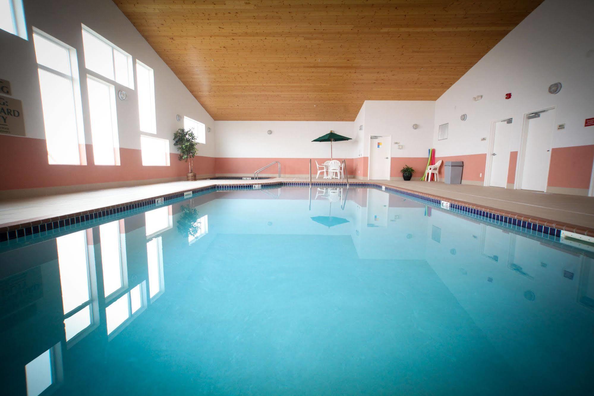 Grandstay Hotel & Suites Perham מראה חיצוני תמונה