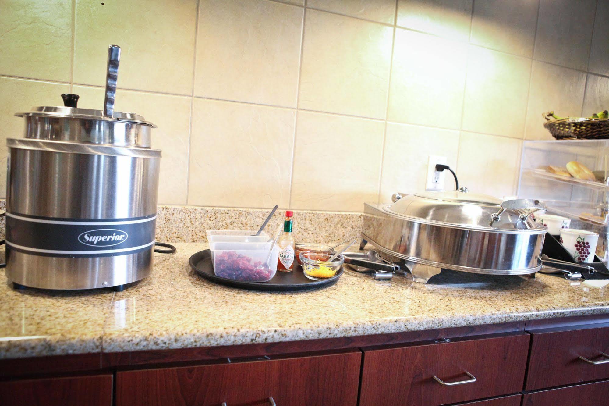 Grandstay Hotel & Suites Perham מראה חיצוני תמונה