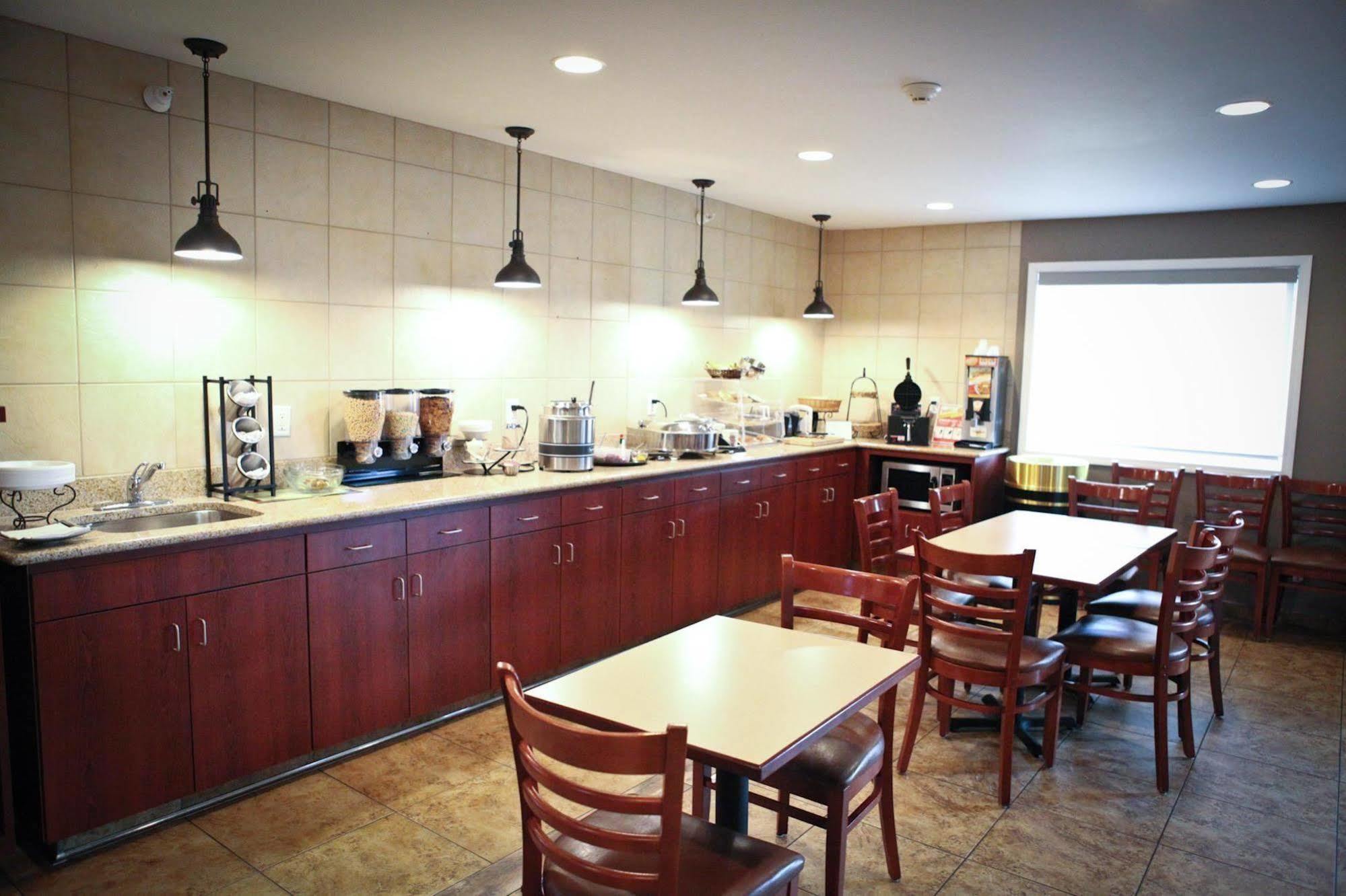 Grandstay Hotel & Suites Perham מראה חיצוני תמונה
